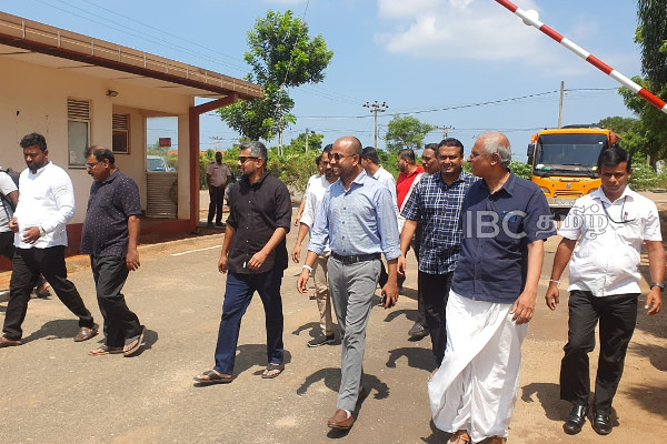 அச்சுவேலி கைத்தொழில் பேட்டைக்கு விஜயம் செய்த அரசியல் கட்சிகளின் இளம் தலைவர்கள் | Young Leaders Of Political Parties Visit Jaffna அச்சுவேலி கைத்தொழில் பேட்டைக்கு விஜயம் செய்த அரசியல் கட்சிகளின் இளம் தலைவர்கள் | Young Leaders Of Political Parties Visit Jaffna