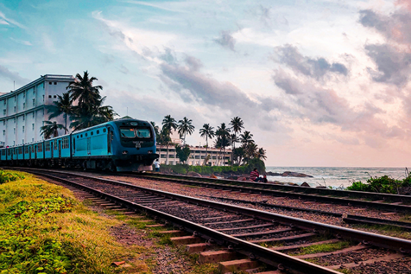 ரயில் தடம் புரண்டமையினால் பாரிய சேதம் | Massive Damage Caused By Train Derailment Galle