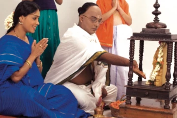 இந்த கோவிலில் பக்தர்கள் தான் அபிஷேகம் செய்ய வேண்டுமாம்- எங்கு தெரியுமா?