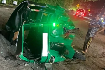 நான்கு வாகனங்கள் ஒன்றுடன் ஒன்று மோதி விபத்து