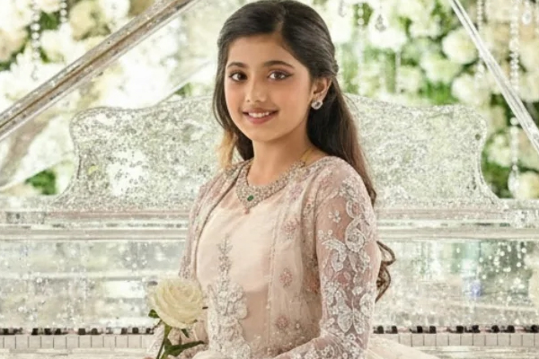 தெறி பட குழந்தை நைனிகாவா இது? அழகில் அம்மாவையே ஓவர்டேக் செய்த புகைப்படம் | Theri Movie Baby Nainika Latest Photos Viral