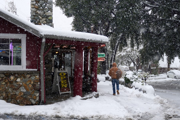 கலிபோர்னியாவை புரட்டிப்போட்ட பனிப்புயல்! | The Snow Storm That Flipped California