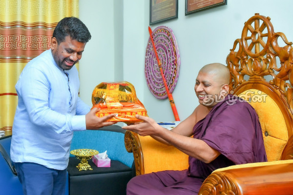 யாழ்.நாக விகாரை விகாராதிபதியை சந்தித்த அநுர | President Meets Vicar Of Jaffna Naga Viharaya