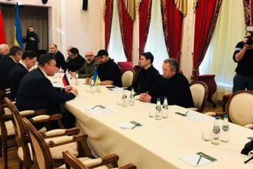 ஆரம்பமான பேச்சு வார்த்தை; உடனடியாக  வெளியேற வேண்டும்:  வலியுறுத்திய உக்ரைன்