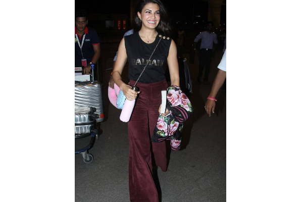 பிரபல நடிகர்கள் அணியும்  Balmain டி ஷர்ட் - அப்படி என்ன ஸ்பெஷல்.. விலை எவ்வளவு தெரியுமா? | Whats So Special Balmain T Shirt Actress Wearing