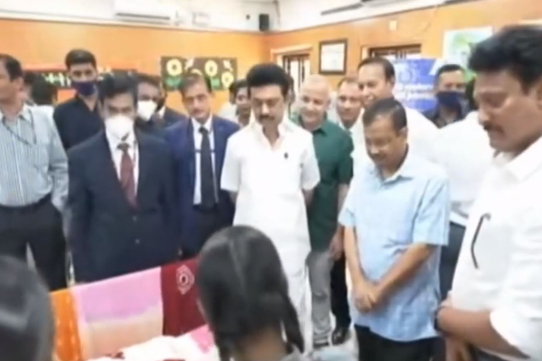 டெல்லியில் உள்ள  நவீன  அரசு பள்ளிகளை  பார்வையிடும் முதலமைச்சர் மு.க. ஸ்டாலின் - தமிழ்நாடு