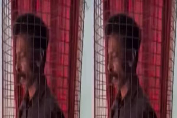 கேரளாவில் இரும்பு வலையுடன் வீட்டை விட்டு வெளியேறிய நபர் - வைரலாகும் காணொளி | Kerala Man Leaving Home With Iron Mesh Cage