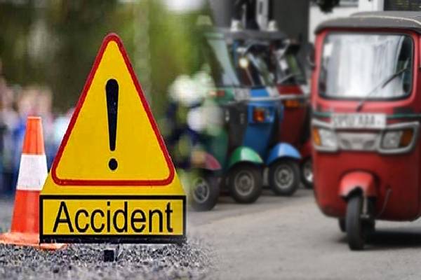 நுவரெலியாவில் இரு முச்சக்கர வண்டிகள் நேருக்குநேர் மோதி விபத்து: ஒருவர் படுகாயம் | Two Three Wheelers Accident In Nuwara Eliya