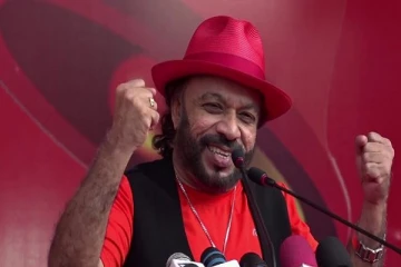 பிரபல பாடகரான சுனில் பெரேரா அதி தீவிர சிகிச்சைப்பிரிவில் அனுமதி