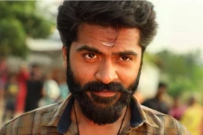 ரசிகர்கள் ஆவளோடு எதிர்பார்த்த STR-ன் ஈஸ்வரன் பட ட்ரைலர் இதோ...!