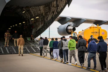 கைவிலங்கு, கால்களில் சங்கிலி.. இந்தியர்களுக்கு அமெரிக்கா செய்த கொடூரம் - திடுக் தகவல்!