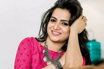 நம்ம DDக்கு வளைகாப்பு? - தீயாய் பரவும் புகைப்படம்