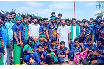 பொங்கல் தினத்தில் ஒரு கிராமமே சீமானின் நாம் தமிழர் கட்சியில் இணைந்த ஆச்சரியம்! கிலியில் மற்ற கட்சிகள்