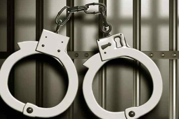 இளைஞன் கழுத்து நெரித்து கொலை; பொலிஸ் வலையில் சிக்கிய நால்வர் | Four Arrested For Strangling Young Man To Death