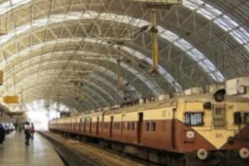 பிப்.15 முதல் மாணவர்கள் புறநகர் ரயிலில் பயணம் செய்யலாம்- தென்னக ரயில்வே