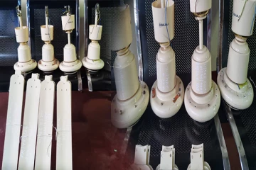 புதுக்குடியிருப்பில் பாடசாலையின் மின் விசிறிகளை கொள்ளையிட்ட நபர் உட்பட மூவர் கைது