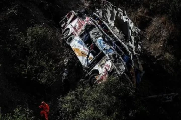 தூக்கி வானில் வீசப்பட்ட பயணிகள்: பெருவில் பேருந்து கவிழ்ந்ததில் 24 பேர் மரணம்