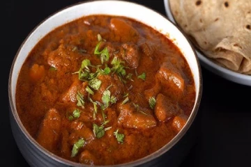 வீட்டிலேயே ஹோட்டல் ஸ்டைல் உருளைக்கிழங்கு குருமா... பண்ணலாமா?