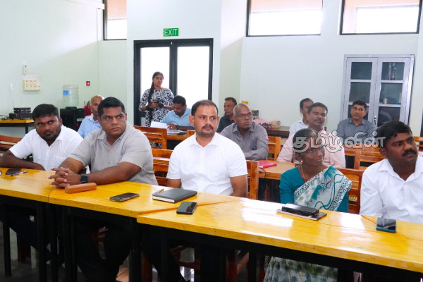 தவிசாளர்கள் மற்றும் செயலாளர்களுக்கு வடக்கு மாகாண ஆளுநரின் அறிவுரை | Northern Province Governor S Advice