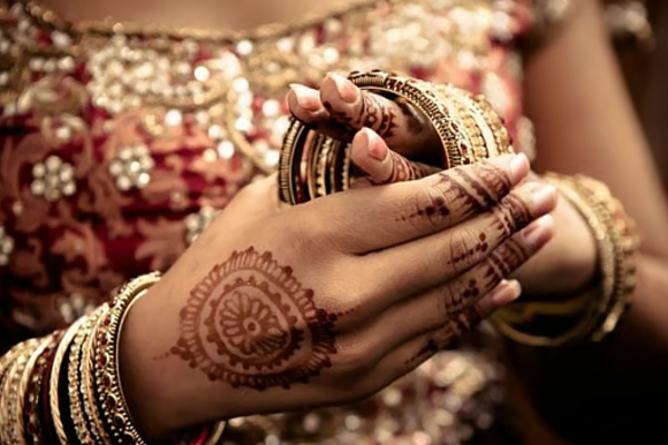 புதுமணபெண்ணின் கைவரிசை ; திருமணமாகி இரு தினங்களில் கணவனுக்கு காத்திருந்த பேரிடி | Shocking Act Committed By Newlywed Bride