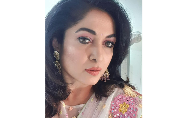 50 வயதிலும் குறையாத அழகு.. நடிகை ரம்யா கிருஷ்ணனின் வைரல் புகைப்படம் | Ramya Krishanan Latest Photo Gone Viral