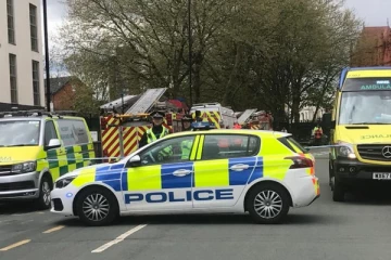 நள்ளிரவில் பொலிஸிக்கு வந்த தகவல்! பிரித்தானியாவின் முக்கிய பகுதியில் பெருவாரியான மக்கள் வீடுகளிலிருந்து வெளியேற்றம்