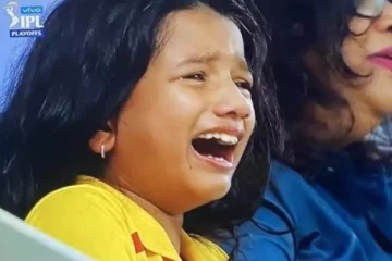 நம்ம தல சார் : தோனியின் ஆட்டத்தை பார்த்து ஆனந்தக் கண்ணீர் விட்ட ரசிகர்கள் , வைரலாகும் வீடியோ