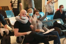 உக்ரேன் சுற்றுலா பயணிகளை வரவேற்ற கட்டுநாயக்க விமான நிலையத்தின் முகாமையாளருக்கு கொரோனா