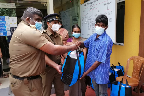 දිළිදු පවුල් සදහා  ප්‍රජා  සත්කාරක වැඩසටහනක් .... | Srilanka Exercise