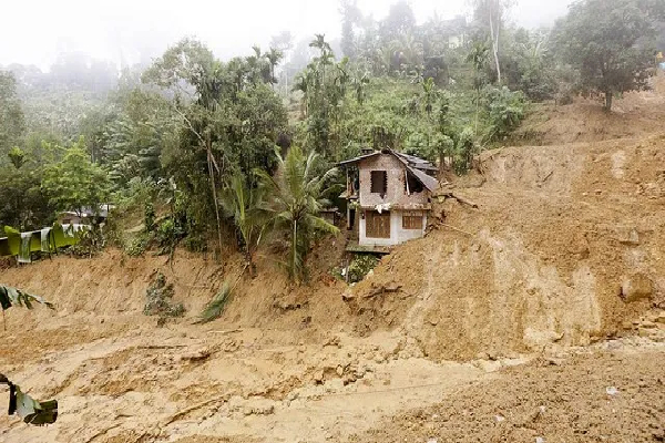 டித்வா சூறாவளியால் அழிந்துபோன வீடுகளின் எண்ணிக்கையும் உயர்ந்தது | Homes Destroyed By Cyclone Ditwah Exceed டித்வா சூறாவளியால் அழிந்துபோன வீடுகளின் எண்ணிக்கையும் உயர்ந்தது | Homes Destroyed By Cyclone Ditwah Exceed