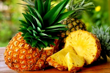 உலகிலேயே விலை உயர்ந்த அன்னாசிப்பழம்