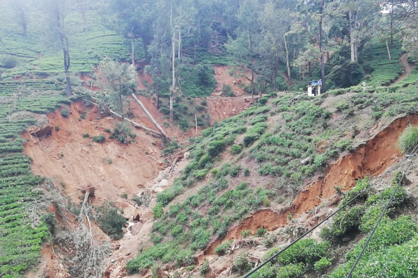 நாட்டில் தொடர்ந்தும் மண்சரிவு எச்சரிக்கை | Landslide Warning நாட்டில் தொடர்ந்தும் மண்சரிவு எச்சரிக்கை | Landslide Warning