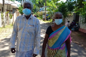 வியாழேந்திரன் வீட்டின் முன்னால் கொல்லப்பட்ட இளைஞர்;  கண்ணீர்விட்டு அழும் தாய் தந்தை