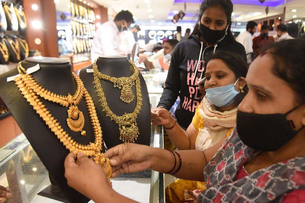 Today Gold Rate: ஏறிய வேகத்தில் குறைந்தது தங்கத்தின் விலை! இன்று சவரன் எவ்வளவு? | Gold Rate January 27 2026 India And Srilanka