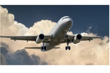 அமெரிக்க விமானத்தில் சக பயணி மீது சிறுநீர் கழித்த இந்திய மாணவர்... - போலீசார் அதிரடி...!