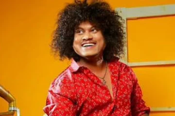 குக் வித் கோமாளி புகழின் முகத்தை பச்சை குத்திய ரசிகர்.. அனைவரையும் ஷாக்காக்கிய வீடியோ
