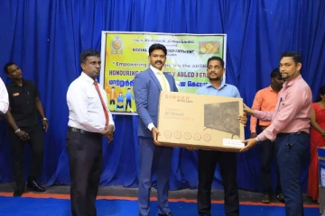 மாற்றுத்திறனாளிகளுக்கு சுயத்தொழில் உபகரணங்களை வழங்கிய செந்தில் தொண்டமான்