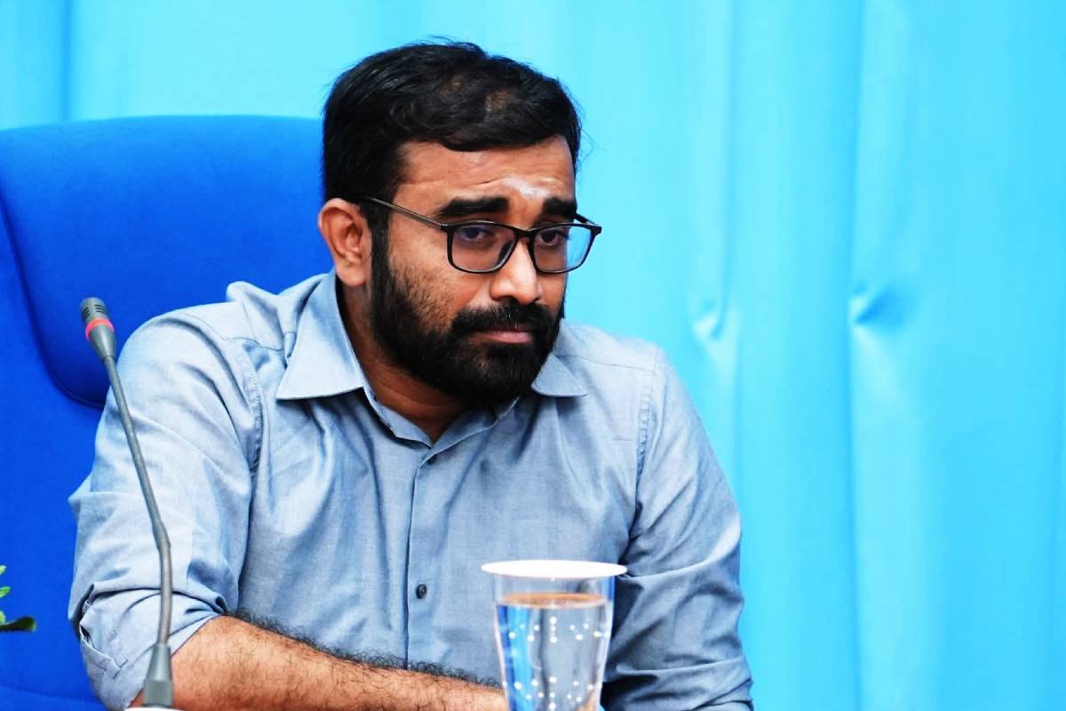 மகிந்த கேட்டவுடன் ஆட்சியை தூக்கி கொடுக்க முடியாது...! NPP எம்.பி சீற்றம் | Mahinda Faction Asks Npp For Government