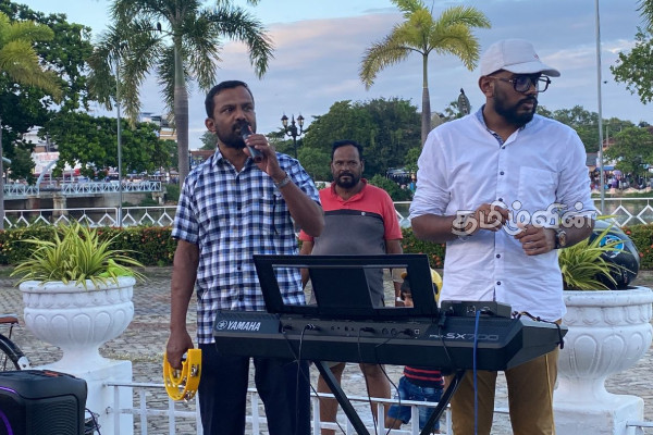 நாடளாவிய ரீதியில் நத்தார் பண்டிகையை வரவேற்க தயாராகும் மக்கள் | People Preparing To Celebrate Christmas