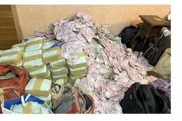 கட்டுக்கட்டாக 20 கோடி... அமைச்சரின் உதவியாளரான நடிகை வீட்டில் பறிமுதல்!