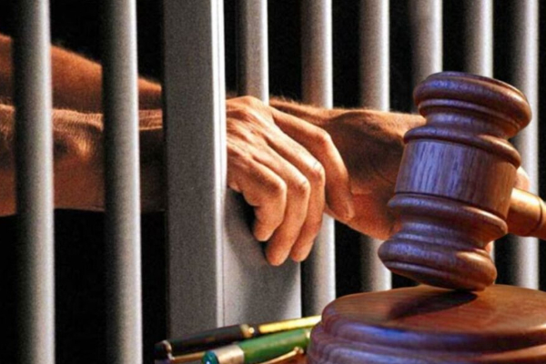 மதுபான போத்தலுக்காக பொலிஸ் அதிகாரிகள் செய்த கொடூர செயல் | Three Police Officers Sentenced Prison