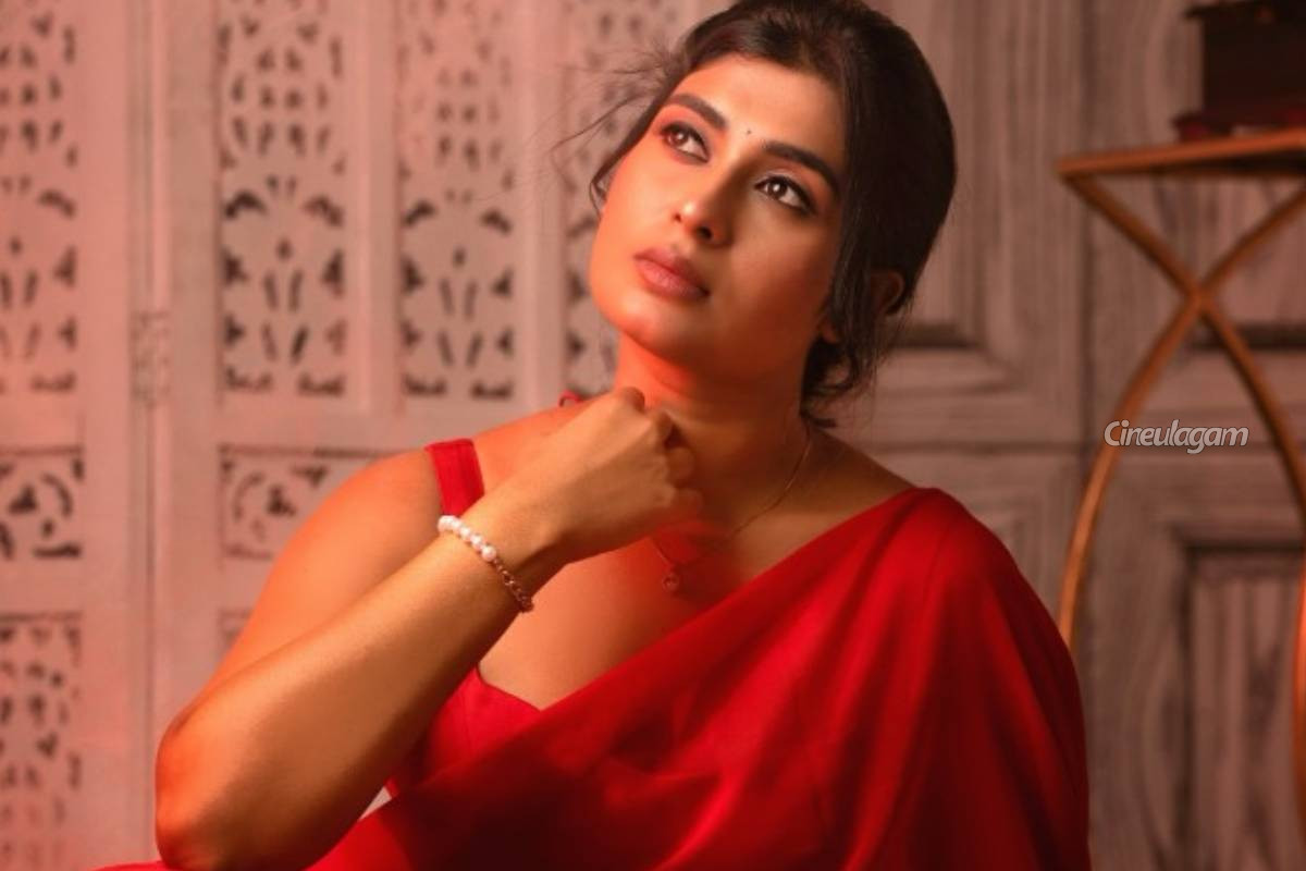 புதிய கார் வாங்கியுள்ள பிரபல சீரியல் நடிகை அக்ஷிதா போபையா... என்ன கார் பாருங்க... | Serial Actress Akshitha Bopaiah Buys New Car