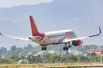 விமானத்தின் சரக்கு கிடங்கில் கண்டுபிடிக்கப்பட்ட கொடிய உயிரினம்! வைரல் வீடியோ