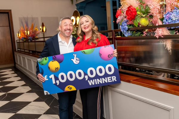 இரண்டாவது முறை பிரித்தானிய தம்பதியரின் கதவை தட்டிய அதிர்ஷ்டம் | Uk Couple Won Million Pound Lottery 2Nd Time