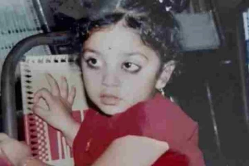 தமிழ் சினிமாவின் இளம் நாயகியின் சிறுவயது போட்டோ.... யாருனு கண்டுபிடித்தீர்களா....