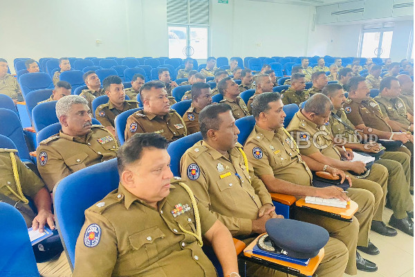 வடமாகாண காவல் நிலைய பொறுப்பதிகாரிகளுக்கும் காவல்துறை ஊடகப்பேச்சாளருக்கும் இடையில் கலந்துரையாடல் | Police Media Spokesperson Discussion Np Police