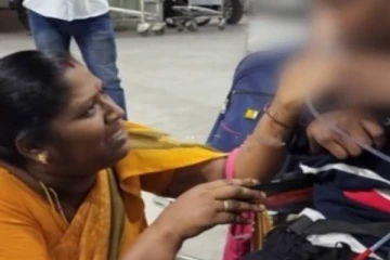 வெளிநாட்டிற்கு வேலைக்கு சென்று வீல்-சேரில் வந்த மகனை கண்டு கதறி அழுத தாய்!