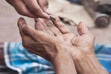 கொரோனா நிவாரண நிதிக்கு பிச்சைக்காரர்  7 லட்சம்  நிதியுதவி