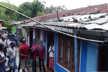 12 வீடுகள் கொண்ட தொடர் குடியிருப்பில் திடீர் தீ விபத்து(video)