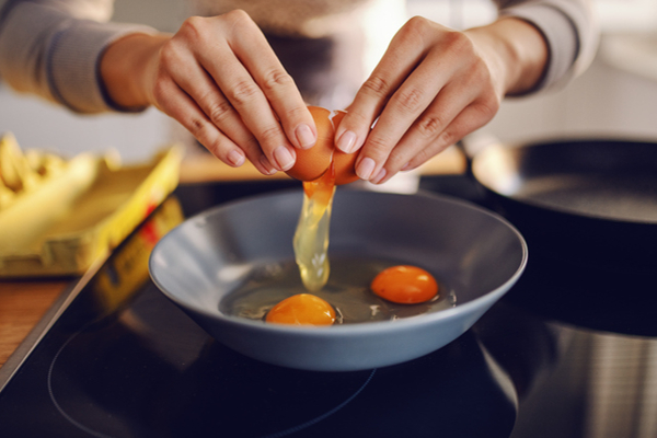 குளிர் சாதன பெட்டியில் முட்டைகளை வைப்பதால் இத்தனை ஆபத்தா! | Dangerous To Keep Eggs In Cold Storage Box